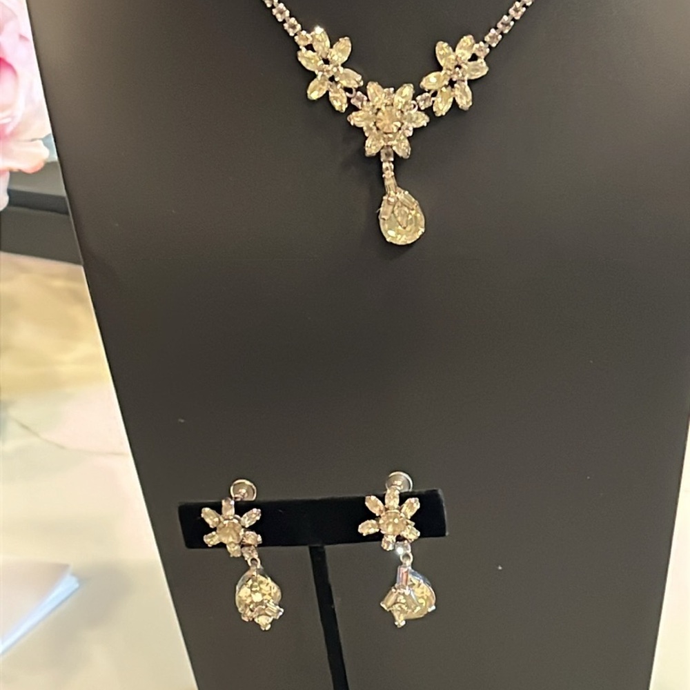 Volupte Vintage Rhinestone Necklace & Screw Back Earring Set. Beyond Exquisite. - Picture 15 of 16